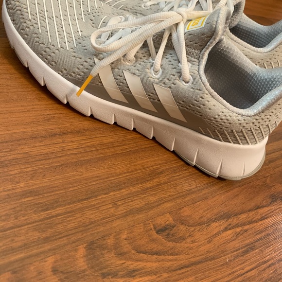 Adidas cloudfoam tennis shoes - Picture 2 of 3